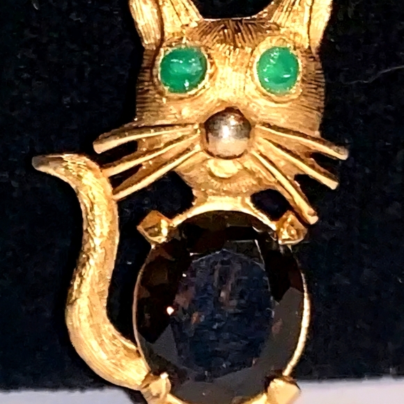Vtg. HATTIE CARNEGIE Tiny Green-eyed Cat Brooch/Lapel Pin 1.25"H - Picture 3 of 9